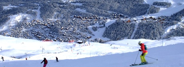 Ski Total | Skiing down to Meribel village
