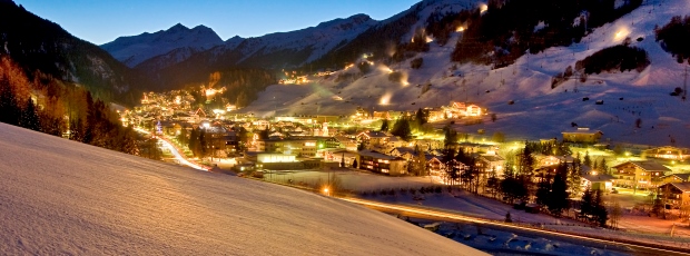 Ski Total | St Anton at night