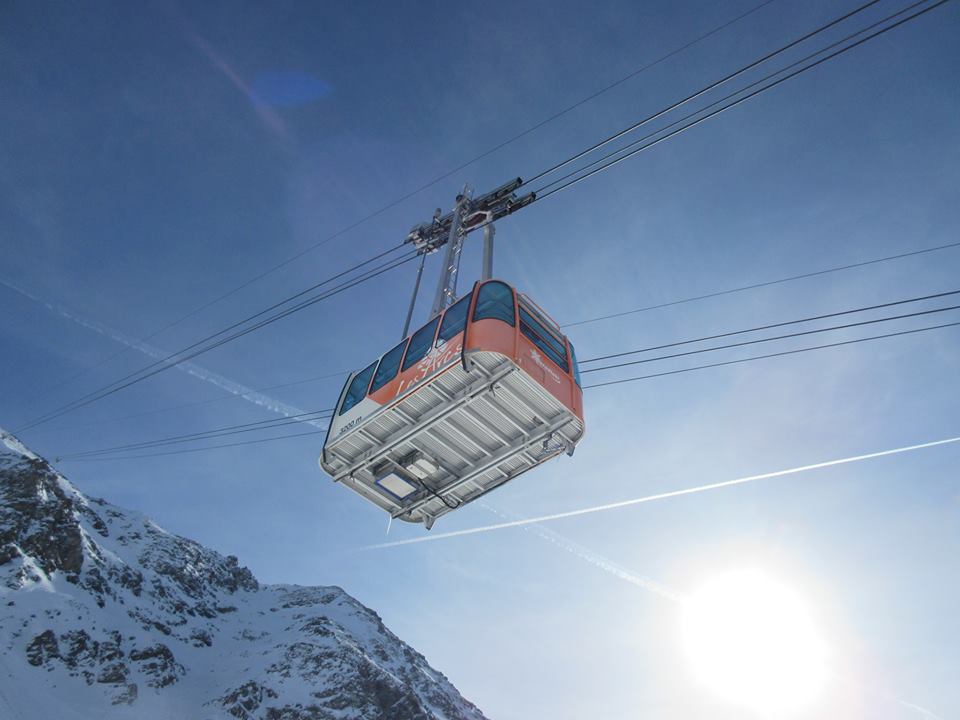 Ski Total | gondola in Les Arcs